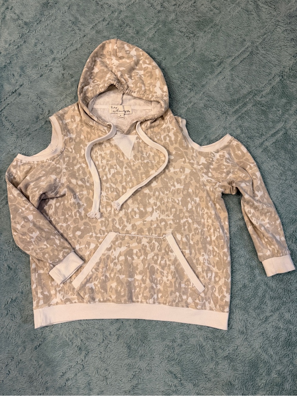 Vintage Havana Beige and Cream Off-the-Shoulder Hoodie Sweater
